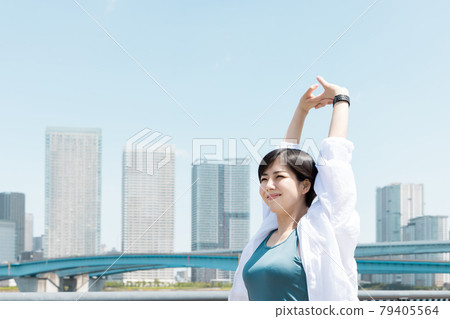 Women stretching 79405564