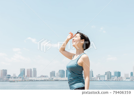 Women exercising in the city 79406359