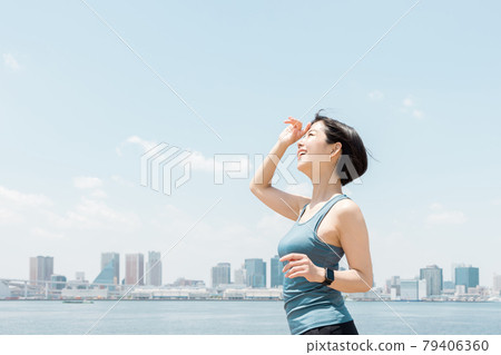 Women exercising in the city 79406360