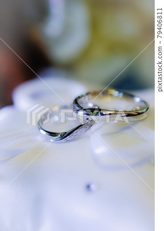 Pure white wedding ring 79406811