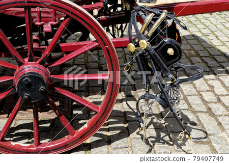 Vintage - Wooden Wagon Wheel Vintage - Wooden Wagon Wheel 79407749