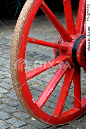 Vintage - Wooden Wagon Wheel 79407766
