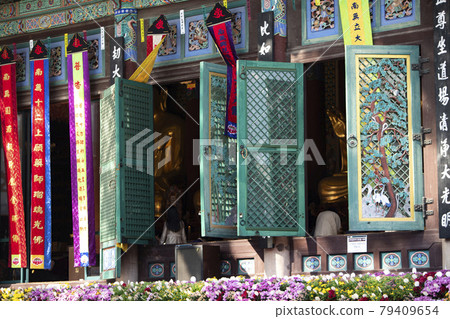 The main hall of the temple 79409654