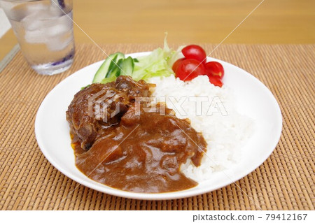 Curry rice with hamburger steak Curry rice with hamburger steak 79412167