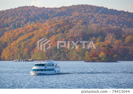 Autumn leaves of Fukushima Urabandai Lake Hibara Pleasure boat 79413044