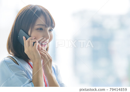 Young business woman calling on her smartphone Young business woman calling on her smartphone 79414859