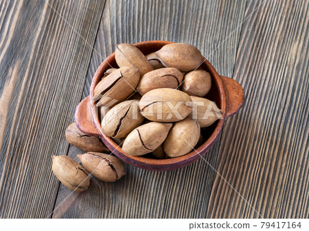 Bowl of pecans 79417164