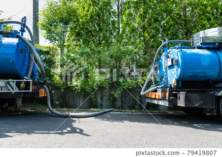 住宅合併處理化糞池維修抽真空清潔車 住宅合併處理化糞池維修抽真空清潔車 79419807