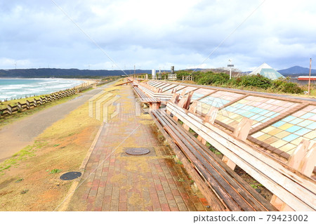 Masuhoura海岸上世界上最長的長凳 Masuhoura海岸上世界上最長的長凳 79423002