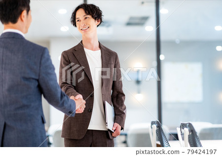 握手商務拍攝合作“+SHIFT NOGIZAKA” 79424197