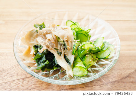 Cucumber, wakame seaweed and maitake mushroom 79426483