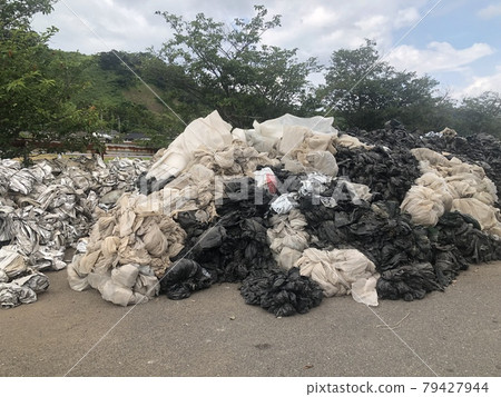 Agricultural waste 79427944