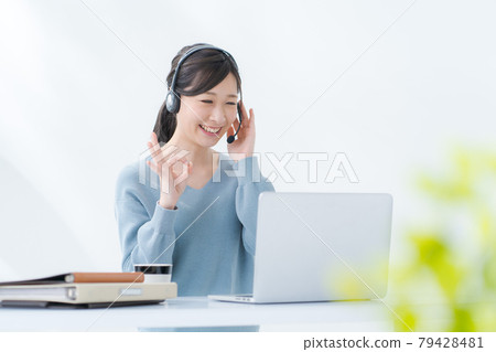 Teleope 1 女性白色背景 79428481