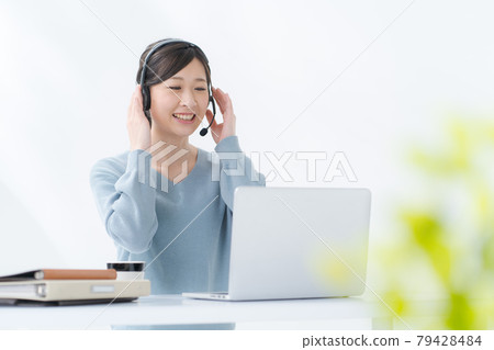 Teleope 1 女性白色背景 79428484