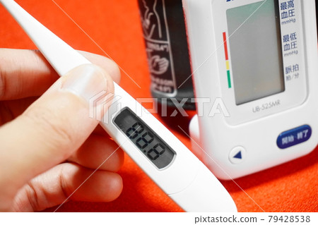 Standard health care items, thermometer and sphygmomanometer Standard health care items, thermometer and sphygmomanometer 79428538