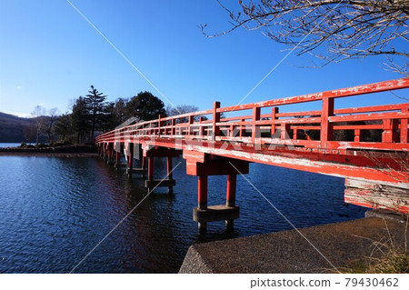 赤城神社群馬縣赤城山大戶赤城神社本宮赤城神社卓北鳥取橋冬季 79430462