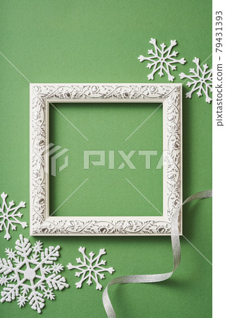 聖誕圖像畫框和雪花 79431393