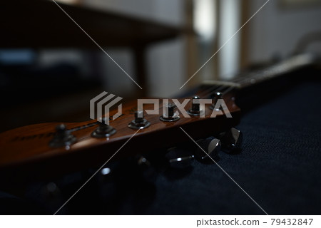 Guitar head 79432847