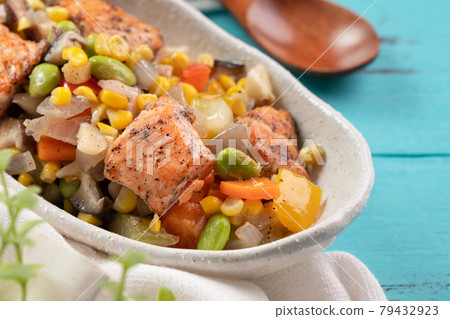 鮭魚 方塊 蔬菜 混合 Salmon mixed vegetable サーモン 鮭 野菜 79432923