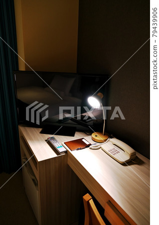 Study at night 79439906