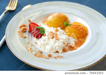 Cottage cheese and canned apricots, healthy breakfast Cottage cheese and canned apricots, healthy breakfast 79441955
