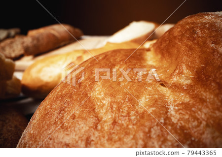 Macro shot of freshly baked bread loaf 79443365