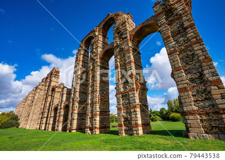 The Acueducto de los Milagros, Miraculous Aqueduct in Merida, Extremadura, Spain 79443538