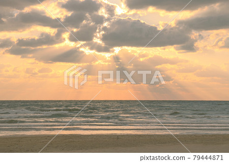 The beach at dusk shining in the light 79444871