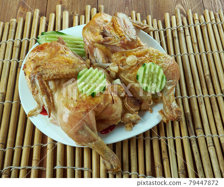 Lebanese grilled chicken 79447872