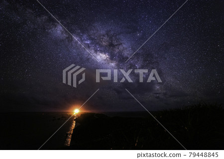 《沖繩宮古島》平安尾燈塔與宮古島的星空 《沖繩宮古島》平安尾燈塔與宮古島的星空 79448845
