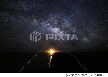 《Miyakojima, Okinawa》 Higashi Heian Nazaki Observatory See Heian Mei Lighthouse and Summer Milky Way 79448868