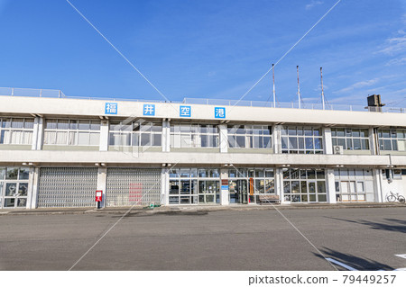 福井縣堺市天氣晴朗的福井機場 79449257