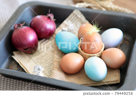Colorful Easter eggs with smiling emoticon for handpaintings at home. brown eggs face arranged together on the paper background, Selective focus at the eeg. Many colorful organic chicen fresh eggs 79449258