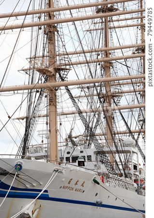 A sailing ship Nippon Maru docked at Kobe Port 79449785
