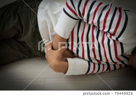 Child to hold back Child to hold back 79449928