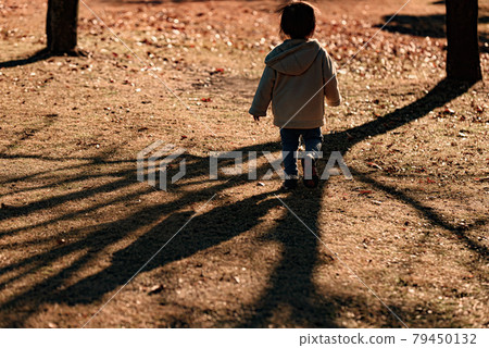 brat, child, kid 79450132