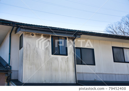 骯髒的外牆 79452408