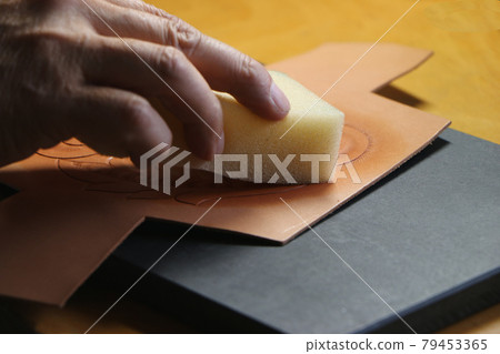 Leather and sponge used for leather carving Leather and sponge used for leather carving 79453365