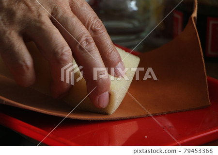 Leather and sponge used for leather carving 79453368