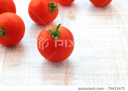  Midi tomato 79453475
