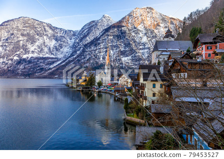 View of the famous Hallstatt town at the lake with mountain ranges in background View of the famous Hallstatt town at the lake with mountain ranges in background 79453527
