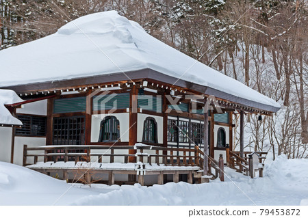 雪中的奧日光，湯本溫泉的溫泉寺 79453872