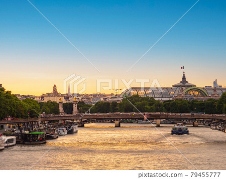 黃昏的巴黎塞納河 黃昏的巴黎塞納河 79455777