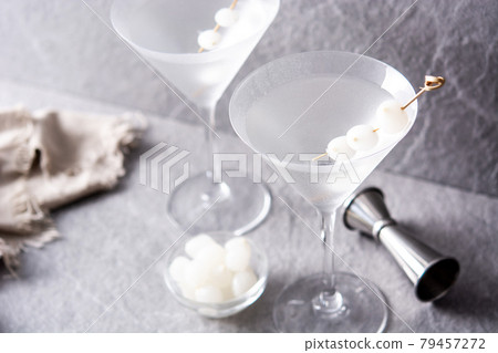 Gibson martini cocktail with onions . 79457272