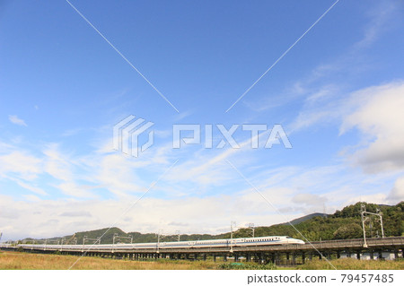 It is a beautiful view of Shiga, the blue sky and the Shinkansen. It is a beautiful view of Shiga, the blue sky and the Shinkansen. 79457485
