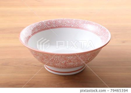 Red arabesque noodle bowl Red arabesque noodle bowl 79465394
