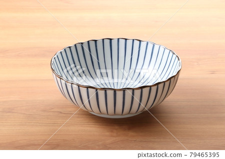 十草紋中碗 十草紋中碗 79465395