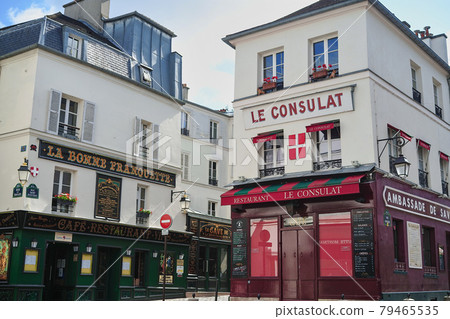 Fashionable view of Montmartre (Paris, France) 79465535