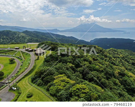 從紀北天文公園上空俯瞰錦江灣和櫻島 79468119