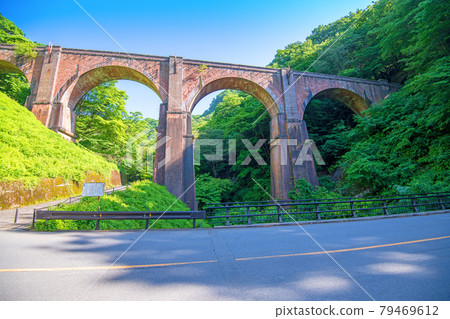 梅根橋臼井三橋初夏風光 79469612